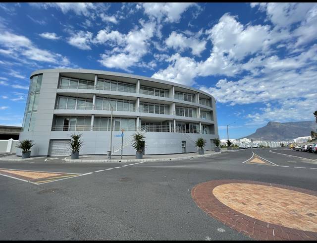 840M² BUILDING TO LET IN LAGOON BEACH